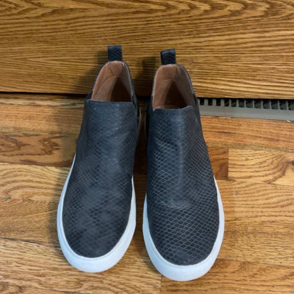 Report Black dress shoes